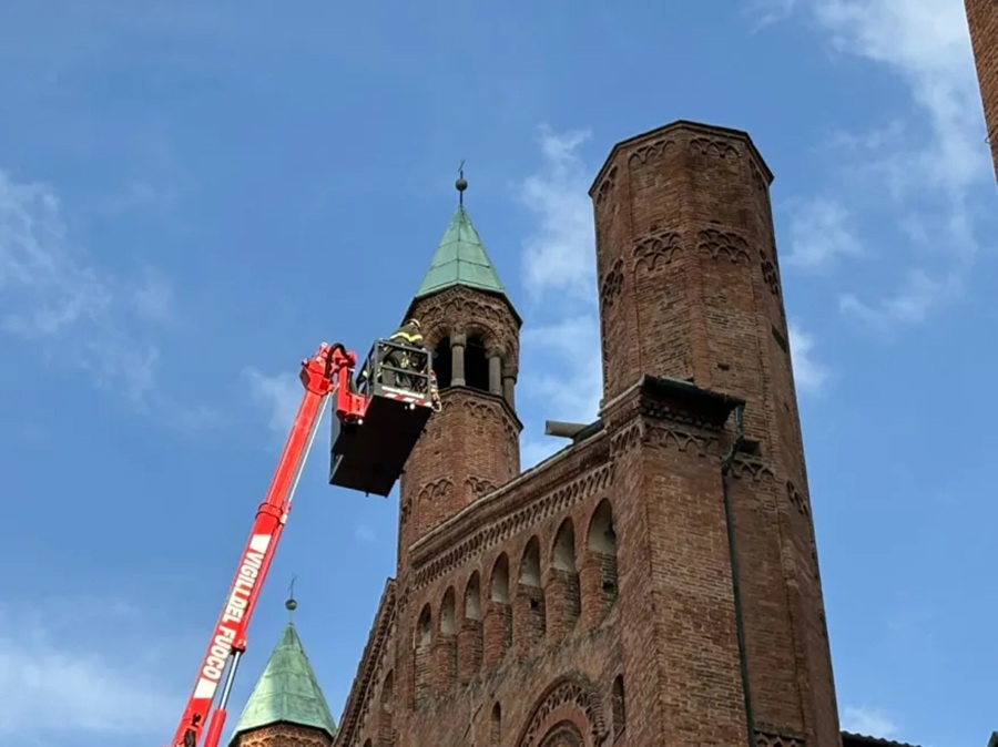 Cremona cathedral with missing spire following tornado