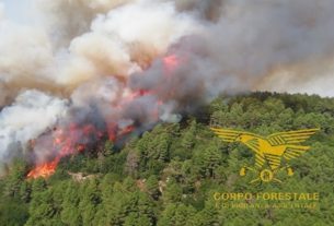 Sardinia wildfire forces evacuations. Image creit: Corpe Forestale