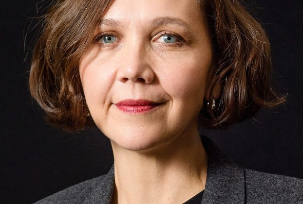 Maggie Gyllenhaal By Montclair Film - NEG_2969, CC BY 2.0, https://commons.wikimedia.org/w/index.php?curid=111701620