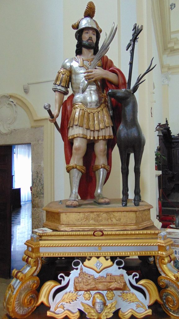 Statua di Sant'Eustachio (Tocco da Casauria) Riccardo Romano 208, CC BY-SA 4.0 <https://creativecommons.org/licenses/by-sa/4.0>, via Wikimedia Commons